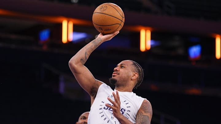 Phoenix Suns guard Monte Morris warms up before the game against the New York Knicks.