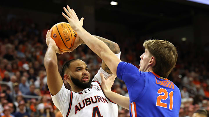 Feb 8, 2025; Auburn, Alabama, USA;  Florida Gators forward Alex Condon (21) moves in to block the shot of Auburn Tigers forward Johni Broome (4) during the second half at Neville Arena. Mandatory Credit: John Reed-Imagn Images