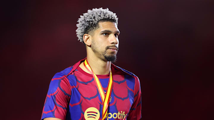 Real Madrid CF v FC Barcelona - Super Copa de España Final