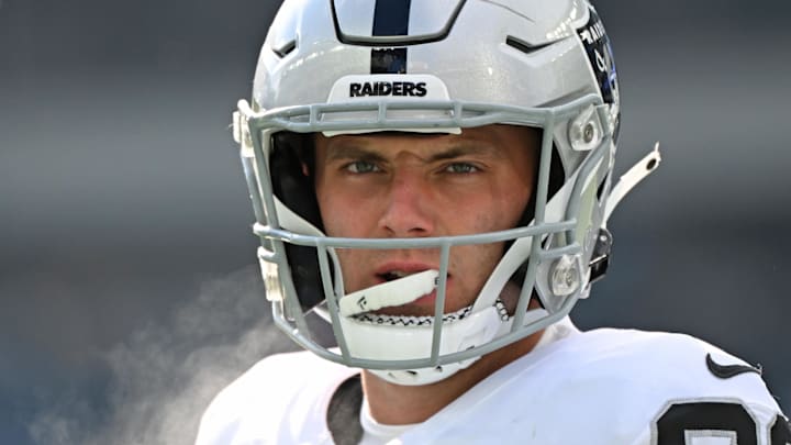 Dec 14, 2025; Philadelphia, Pennsylvania, USA; Las Vegas Raiders tight end Brock Bowers (89) against the Philadelphia Eagles at Lincoln Financial Field. Mandatory Credit: Eric Hartline-Imagn Images