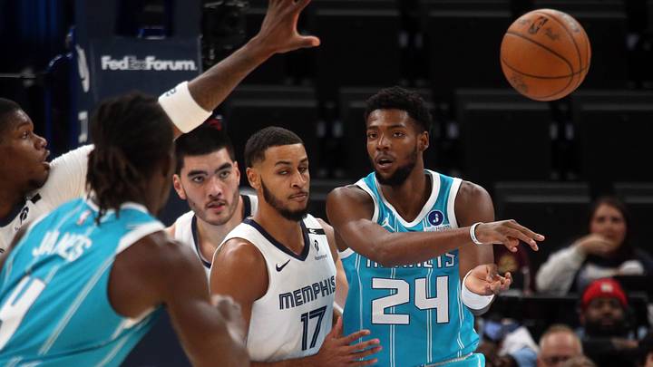 Charlotte Hornets forward Brandon Miller (24) passes the ball during the first quarter Charlotte Hornets forward Brandon Miller (24) passes the ball during the first quarter