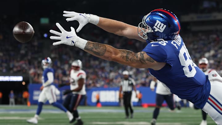 Aug 21, 2025; East Rutherford, New Jersey, USA; New York Giants tight end Thomas Fidone II (86) reaches for the ball thrown by quarterback Jaxson Dart (6) during the first quarter against the New England Patriots at MetLife Stadium.  