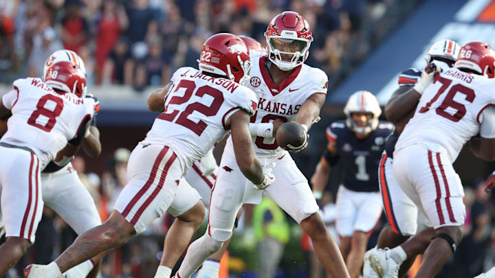Sep 21, 2024; Auburn, Alabama, USA; Arkansas Razorbacks quarterback Taylen Green (10) hands off to Arkansas Razorbacks running back Ja'Quinden Jackson (22) during the fourth quarter against the Auburn Tigers at Jordan-Hare Stadium. Mandatory Credit: John Reed-Imagn Images Sep 21, 2024; Auburn, Alabama, USA; Arkansas Razorbacks quarterback Taylen Green (10) hands off to Arkansas Razorbacks running back Ja'Quinden Jackson (22) during the fourth quarter against the Auburn Tigers at Jordan-Hare Stadium. Mandatory Credit: John Reed-Imagn Images