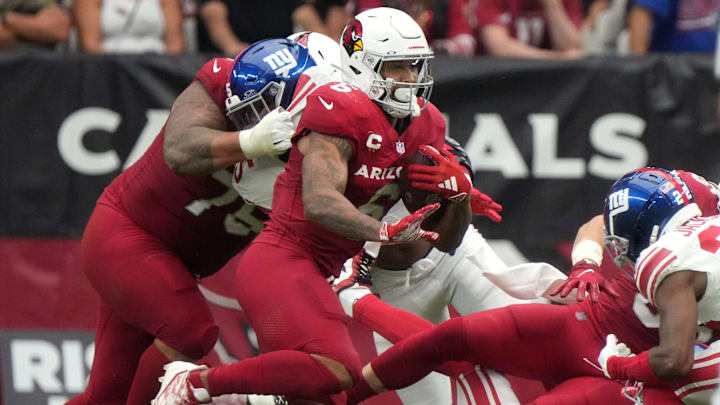 Arizona Cardinals running back James Conner (6) runs the ball against the New York Giants at State