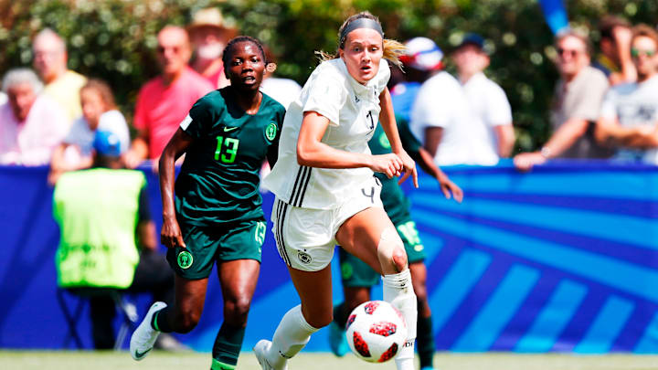 Stefanie Sanders, hier im Trikot der deutschen U20 Stefanie Sanders, hier im Trikot der deutschen U20