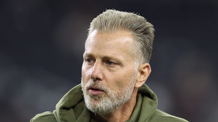 Matt Eberflus with the Dallas Cowboys gives directions Matt Eberflus with the Dallas Cowboys gives directions