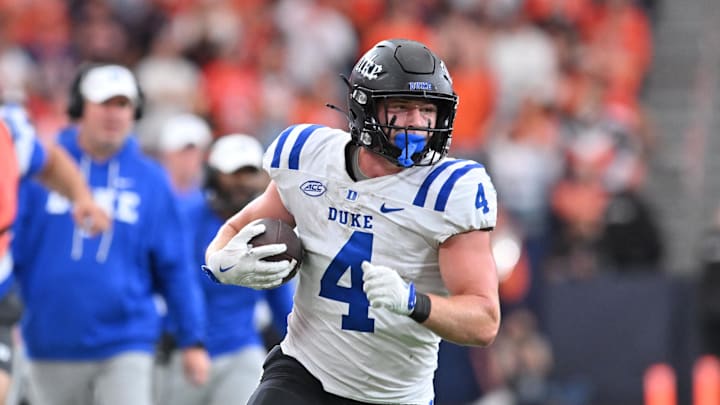 Sep 27, 2025; Syracuse, New York, USA; Duke Blue Devils running back Anderson Castle (4) carries the ball against the Syracuse Orange in the second quarter at the JMA Wireless Dome. Mandatory Credit: Mark Konezny-Imagn Images Sep 27, 2025; Syracuse, New York, USA; Duke Blue Devils running back Anderson Castle (4) carries the ball against the Syracuse Orange in the second quarter at the JMA Wireless Dome. Mandatory Credit: Mark Konezny-Imagn Images