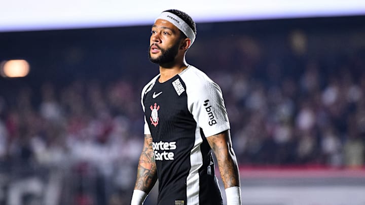 Memphis Depay segue buscando retomar o seu melhor nível no Corinthians