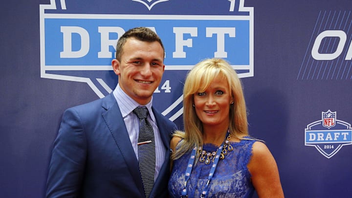 Johnny Manziel (Texas A&M) stands with his mom Michelle Manziel for a photo during the NFL Draft red carpet arrivals