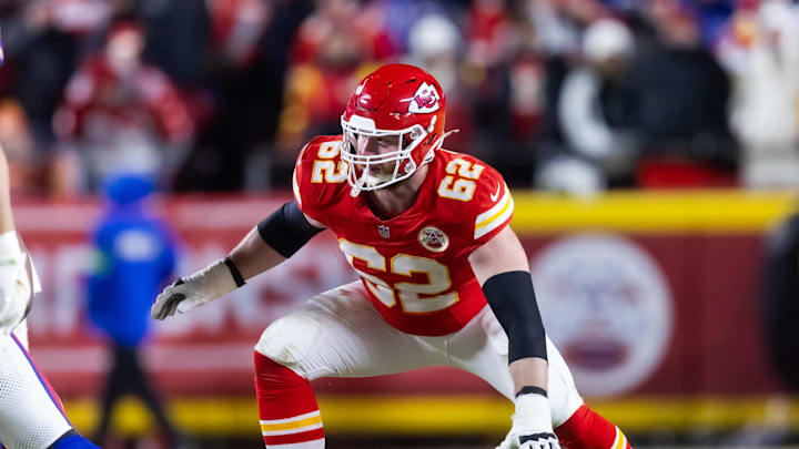 Jan 26, 2025; Kansas City, MO, USA; Kansas City Chiefs guard Joe Thuney (62) against the Buffalo Bills in the AFC Championship game at GEHA Field at Arrowhead Stadium. Mandatory Credit: Mark J. Rebilas-Imagn Images Jan 26, 2025; Kansas City, MO, USA; Kansas City Chiefs guard Joe Thuney (62) against the Buffalo Bills in the AFC Championship game at GEHA Field at Arrowhead Stadium. Mandatory Credit: Mark J. Rebilas-Imagn Images