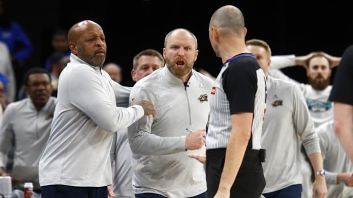 Jan 30, 2025; Memphis, Tennessee, USA; Memphis Grizzlies head coach Taylor Jenkins reacts toward an official as he is held back during the fourth quarter against the Houston Rockets at FedExForum. Mandatory Credit: Petre Thomas-Imagn Images Jan 30, 2025; Memphis, Tennessee, USA; Memphis Grizzlies head coach Taylor Jenkins reacts toward an official as he is held back during the fourth quarter against the Houston Rockets at FedExForum. Mandatory Credit: Petre Thomas-Imagn Images