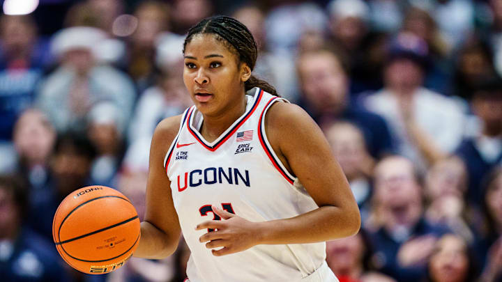 UConn Huskies forward Sarah Strong