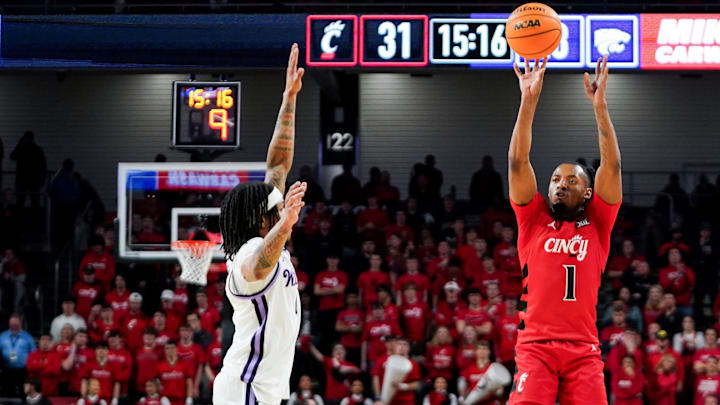 Cincinnati Bearcats guard Day Day Thomas (1) hits a basket in the second half of a NCAA men’s basketball game between the Cincinnati Bearcats and Kansas State Wildcats, Wednesday, March 5, 2025, at Fifth Third Arena in Cincinnati. Wildcats won 54-49.