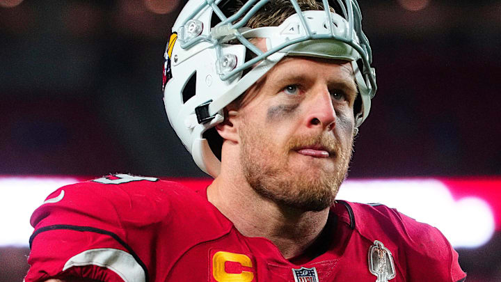 December 12, 2022; Glendale, Ariz; USA; Cardinals defensive end JJ Watt (99) reacts after a loss to the Patriots at State Farm Stadium.
Nfl Cardinals Patriots 1213 New England Patriots At Arizona Cardinals December 12, 2022; Glendale, Ariz; USA; Cardinals defensive end JJ Watt (99) reacts after a loss to the Patriots at State Farm Stadium.
Nfl Cardinals Patriots 1213 New England Patriots At Arizona Cardinals