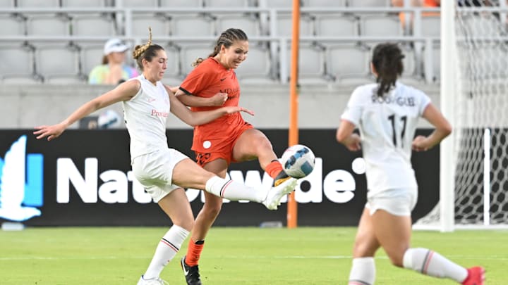 Jun 12, 2022; Houston, Texas, USA;  Portland Thorns FC forward Morgan Weaver (22) reaches for the