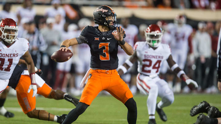Oklahoma State Cowboys quarterback Spencer Sanders (3).