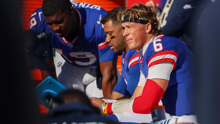 Nov 2, 2025; East Rutherford, New Jersey, USA; New York Giants quarterback Jaxson Dart (6) sits on the bench during the first half against the San Francisco 49ers at MetLife Stadium. Nov 2, 2025; East Rutherford, New Jersey, USA; New York Giants quarterback Jaxson Dart (6) sits on the bench during the first half against the San Francisco 49ers at MetLife Stadium.