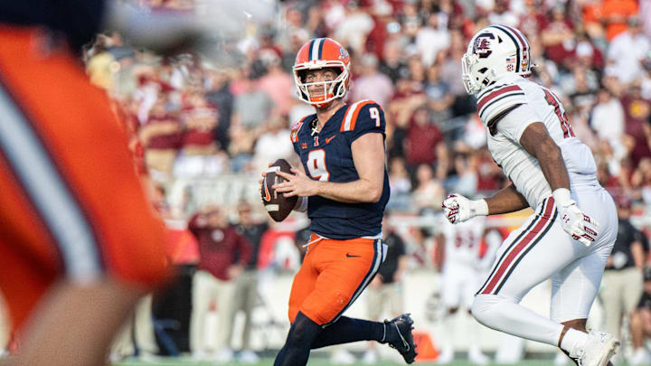 Dec 31, 2024; Orlando, FL, USA; Illinois Fighting Illini quarterback Luke Altmyer (9) gets ready to throw the ball against the South Carolina Gamecocks in the first quarter at Camping World Stadium. Mandatory Credit: Jeremy Reper-Imagn Images