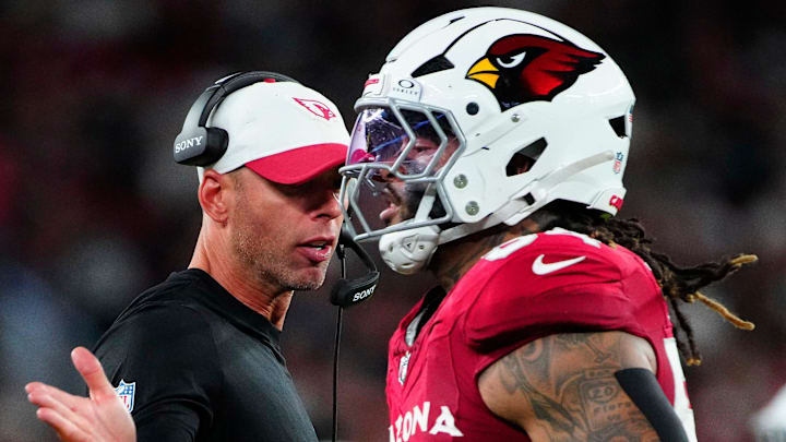 Cardinals head coach Jonathan Gannon high-fives edge rusher Xavier Thomas (54) during a preseason game against the Raiders at State Farm Stadium in Glendale on Aug. 23, 2025.