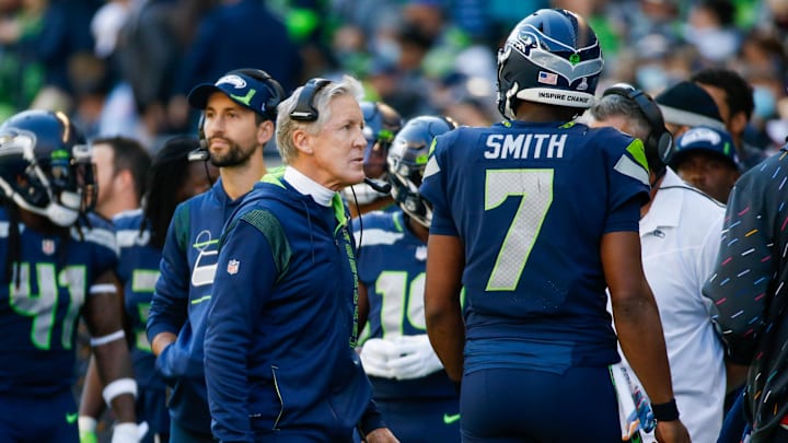 Oct 31, 2021; Seattle, Washington, USA; Seattle Seahawks head coach Pete Carroll talks with quarterback Geno Smith (7) during the second quarter against the Jacksonville Jaguars at Lumen Field. Mandatory Credit: Joe Nicholson-Imagn Images