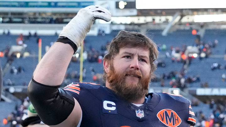 Dec 14, 2025; Chicago, Illinois, USA; Chicago Bears guard Joe Thuney (62) celebrates after defeating the Cleveland Browns at Soldier Field. Mandatory Credit: David Banks-Imagn Images