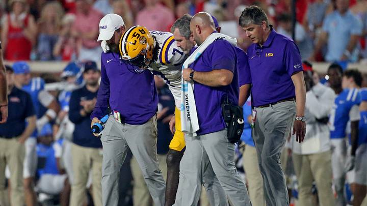 LSU Tigers tight end Trey'Dez Green is helped off the field. Mandatory Credit: Petre Thomas-Imagn Images LSU Tigers tight end Trey'Dez Green is helped off the field. Mandatory Credit: Petre Thomas-Imagn Images