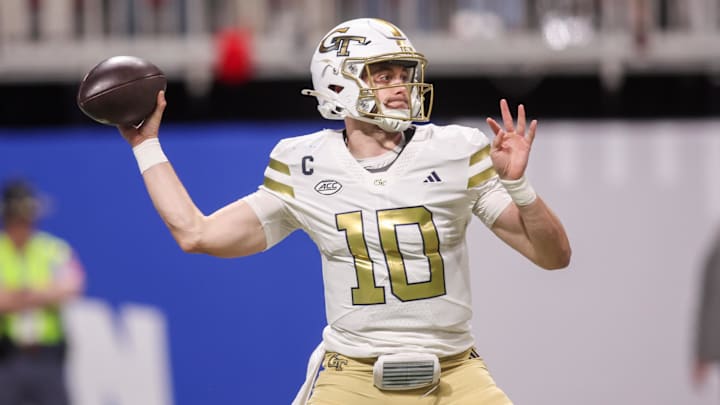 Nov 28, 2025; Atlanta, Georgia, USA; Georgia Tech Yellow Jackets quarterback Haynes King (10) throws a pass against the Georgia Bulldogs in the first quarter at Mercedes-Benz Stadium. Mandatory Credit: Brett Davis-Imagn Images Nov 28, 2025; Atlanta, Georgia, USA; Georgia Tech Yellow Jackets quarterback Haynes King (10) throws a pass against the Georgia Bulldogs in the first quarter at Mercedes-Benz Stadium. Mandatory Credit: Brett Davis-Imagn Images