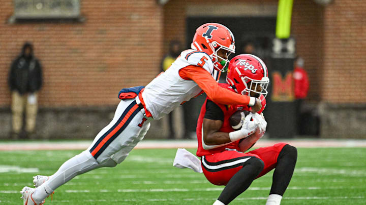 Oct 14, 2023; College Park, Maryland, USA;  Illinois Fighting Illini defensive back Zachary Tobe (5)