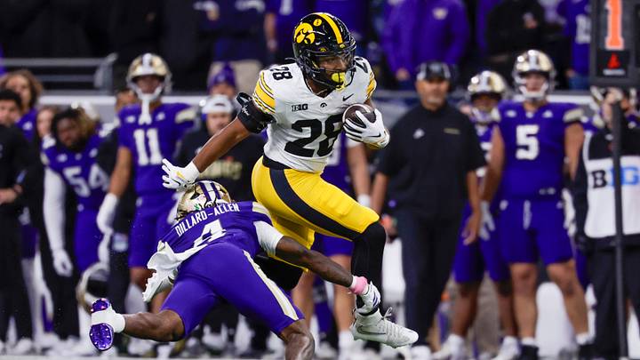 Oct 9, 2026; Seattle, Washington, USA; Iowa Hawkeyes running back Kamari Moulton (28) rushes for a touchdown against the Washington Huskies during the first quarter at Husky Stadium. Mandatory Credit: Joe Nicholson-Imagn Images Oct 9, 2026; Seattle, Washington, USA; Iowa Hawkeyes running back Kamari Moulton (28) rushes for a touchdown against the Washington Huskies during the first quarter at Husky Stadium. Mandatory Credit: Joe Nicholson-Imagn Images