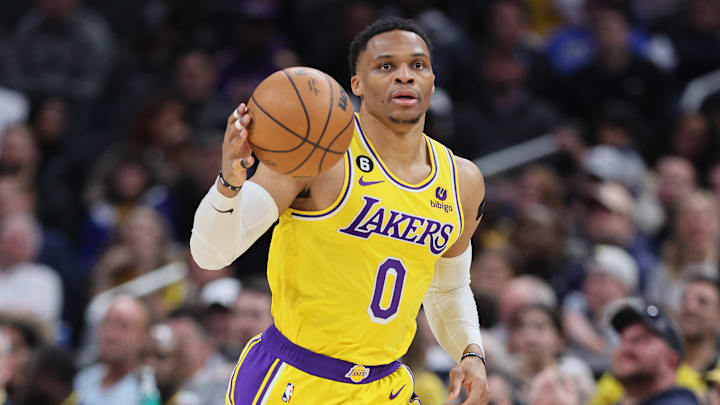 Russell Westbrook llega al Utah Jazz en un cambio a tres bandas 