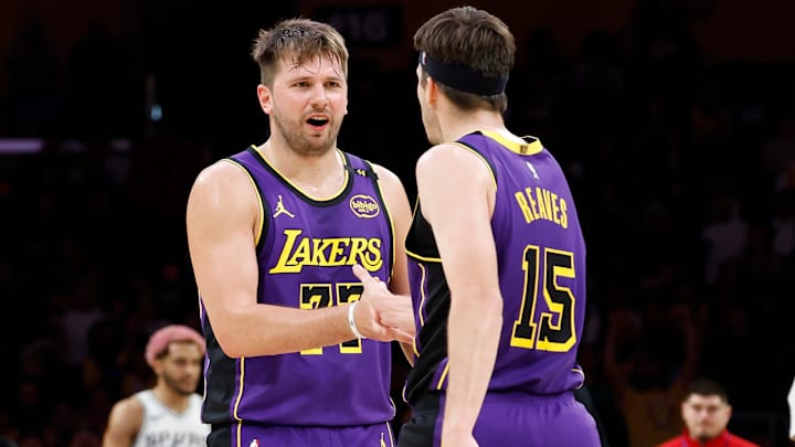 Doncic y Reaves guiaron el último triunfo de los Lakers