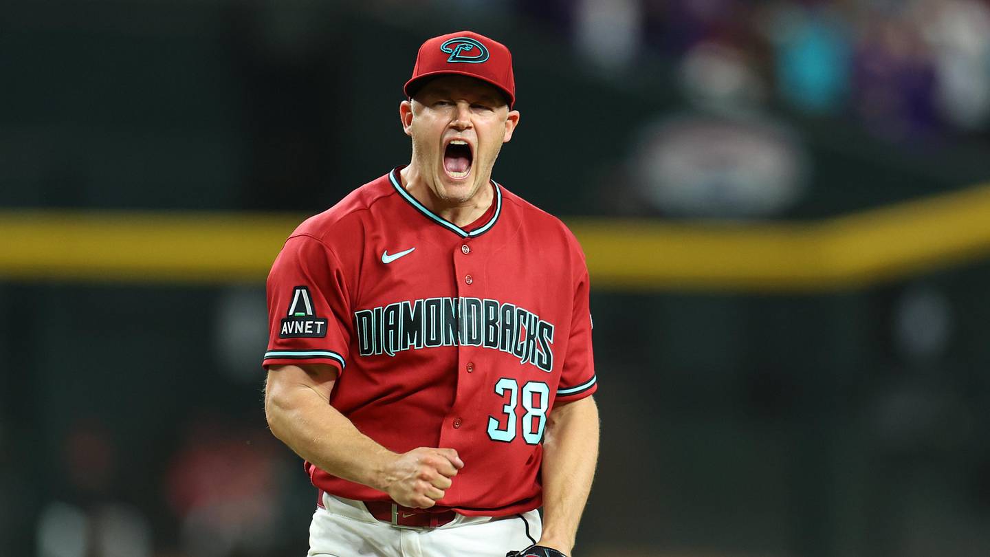Diamondbacks reliever crashes out over Cardinals’ postponed game