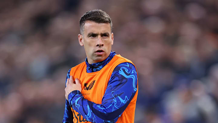 Seamus Coleman warming up against West Ham United at home. (29 Sep 2025)
