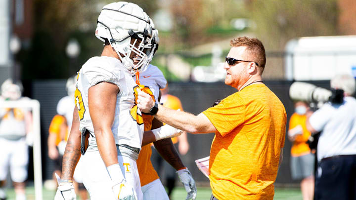 Tennessee offensive coordinator and tight ends coach Alex Golesh, right, speaks with tight ends Miles Campbell and Princeton Fant during Tennessee football   s spring practice on campus in Knoxville on Tuesday, March 30, 2021.

Kns Ut Football Practice Bp