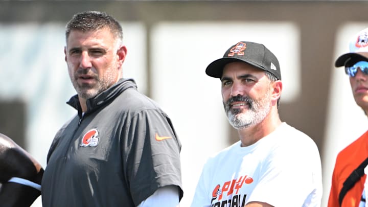 Aug 4, 2024; Cleveland Browns advisor Mike Vrabel and head coach Kevin Stefanski during practice at the Browns training facility in Berea, Ohio. Mandatory Credit: Bob Donnan-Imagn Images