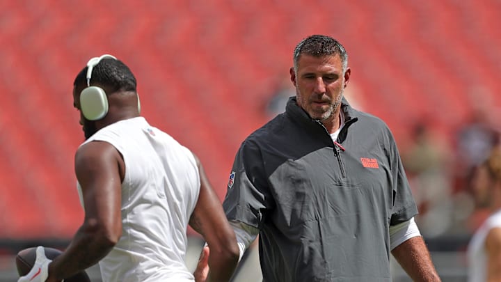 Cleveland Browns senior consultant Mike Vrabel, right, shares a moment with Cleveland Browns wide receiver Elijah Moore before an NFL preseason football game at Cleveland Browns Stadium, Saturday, Aug. 10, 2024, in Cleveland, Ohio.