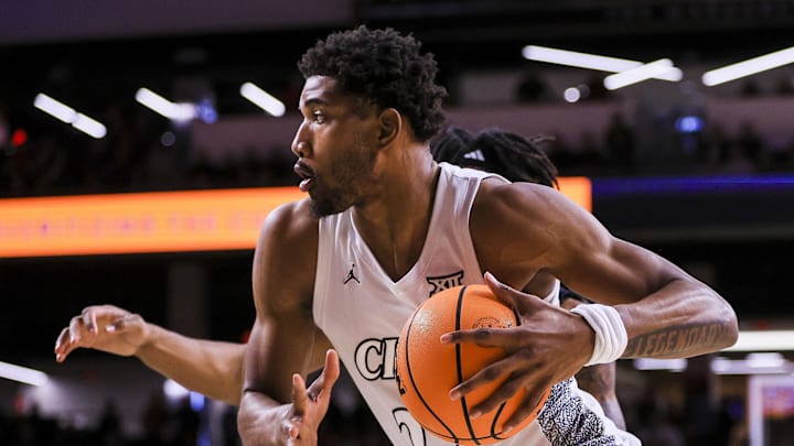Jan 21, 2025; Cincinnati, Ohio, USA; Cincinnati Bearcats forward Arrinten Page (22) drives to the basket against the Texas Tech Red Raiders in the first half at Fifth Third Arena. Mandatory Credit: Katie Stratman-Imagn Images Jan 21, 2025; Cincinnati, Ohio, USA; Cincinnati Bearcats forward Arrinten Page (22) drives to the basket against the Texas Tech Red Raiders in the first half at Fifth Third Arena. Mandatory Credit: Katie Stratman-Imagn Images