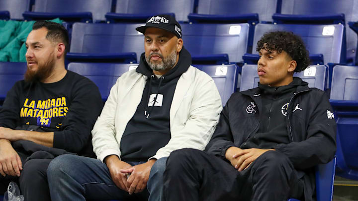 Recruit Gene Roebuck (right).