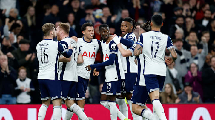 Spurs players celebrate against Manchester City