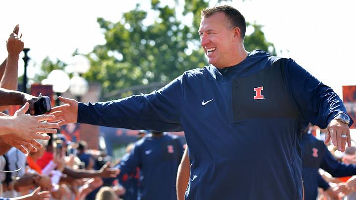 Aug 29, 2025; Champaign, Illinois, USA; Illinois Fighting Illini head coach Bret Bielema leads his team during the Illini Walk before an NCAA football game against the Western Illinois Leathernecks at Memorial Stadium. Mandatory Credit: Ron Johnson-Imagn Images Aug 29, 2025; Champaign, Illinois, USA; Illinois Fighting Illini head coach Bret Bielema leads his team during the Illini Walk before an NCAA football game against the Western Illinois Leathernecks at Memorial Stadium. Mandatory Credit: Ron Johnson-Imagn Images