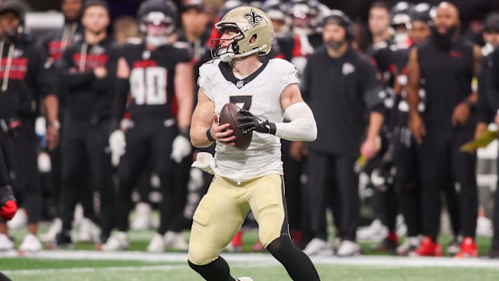 Jan 4, 2026; Atlanta, Georgia, USA; New Orleans Saints quarterback Taysom Hill (7) catches a pass against the Atlanta Falcons in the third quarter at Mercedes-Benz Stadium. Mandatory Credit: Brett Davis-Imagn Images