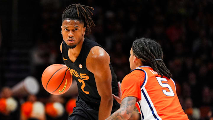 Tennessee guard Chaz Lanier (2) during a college basketball game between Tennessee and Syracuse held at Thompson-Boling Arena at Food City Center in Knoxville, Tenn., on Tuesday, Dec. 3, 2024.