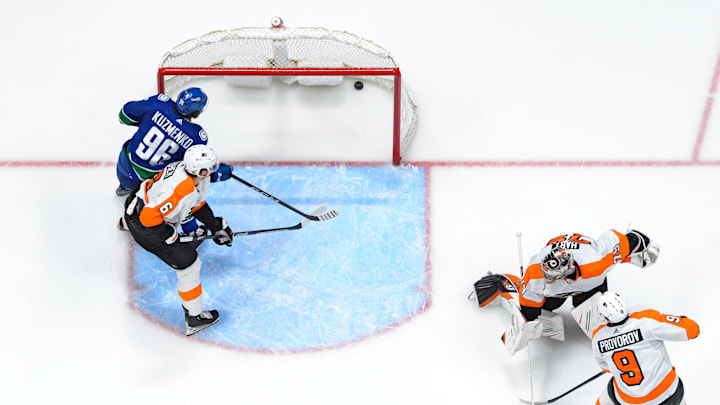 Philadelphia Flyers v Vancouver Canucks