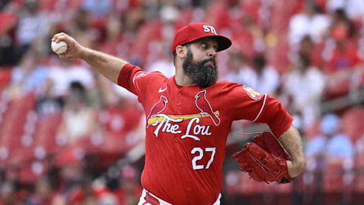 Jul 28, 2024; St. Louis, Missouri, USA; St. Louis Cardinals relief pitcher Andrew Kittredge (27) throws against the Washington Nationals during the eighth inning at Busch Stadium. Mandatory Credit: Jeff Le-Imagn Images