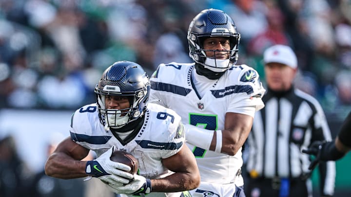Dec 1, 2024; East Rutherford, New Jersey, USA; Seattle Seahawks running back Kenneth Walker III (9) takes a hand off from quarterback Geno Smith (7) during the first half against the New York Jets at MetLife Stadium. Mandatory Credit: Vincent Carchietta-Imagn Images