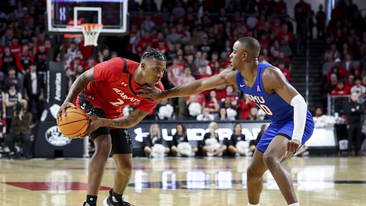Mar 5, 2023; Cincinnati, Ohio, USA; Cincinnati Bearcats guard Landers Nolley II (2) controls the ball against Southern Methodist Mustangs guard Zach Nutall (10) in the first half at Fifth Third Arena. Mandatory Credit: Aaron Doster-Imagn Images Mar 5, 2023; Cincinnati, Ohio, USA; Cincinnati Bearcats guard Landers Nolley II (2) controls the ball against Southern Methodist Mustangs guard Zach Nutall (10) in the first half at Fifth Third Arena. Mandatory Credit: Aaron Doster-Imagn Images