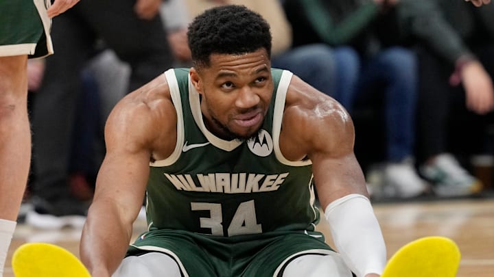 Detroit Pistons v Milwaukee Bucks