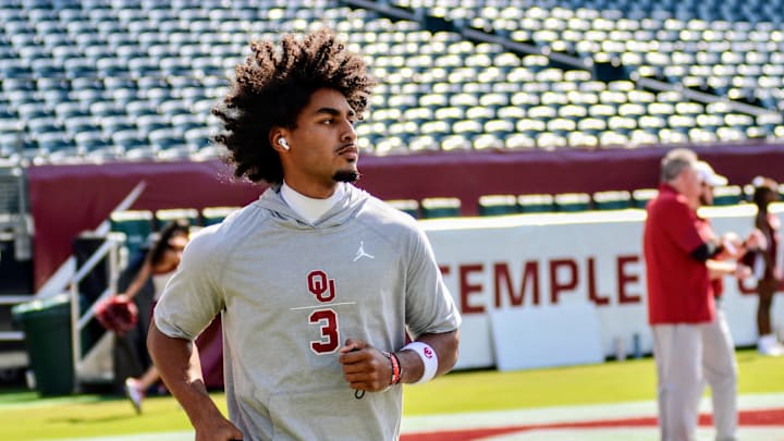 Oklahoma quarterback Michael Hawkins Jr. Oklahoma quarterback Michael Hawkins Jr.
