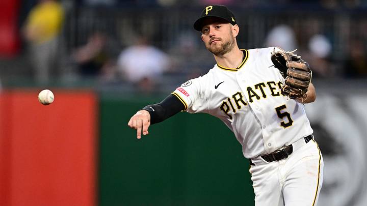 Apr 27, 2026; Pittsburgh, Pennsylvania, USA; Pittsburgh Pirates second baseman Brandon Lowe (5) throws to first base to get out St. Louis Cardinals shortstop Masyn Winn (0) during the fifth inning at PNC Park. Mandatory Credit: David Dermer-Imagn Images