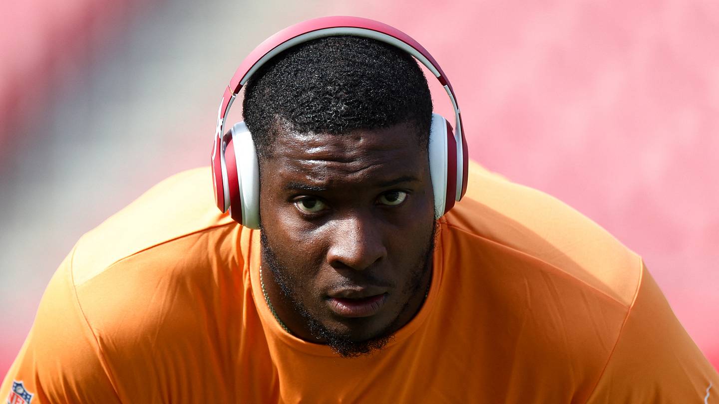 49ers can solve tepid pass rush via 1 awfully cheap trade with Buccaneers